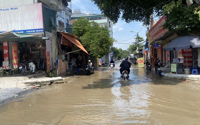 Người dân khốn khổ sống gần tuyến đường “mưa thành ao, nắng bụi bay mù mịt” ở quận Nam Từ Liêm (Hà Nội)