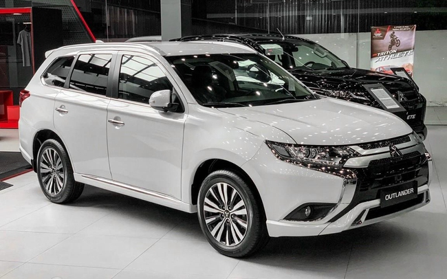 Giá xe Mitsubishi Outlander tháng 11/2023: Dồn lực giảm giá đấu Honda CR-V, Mazda CX-5