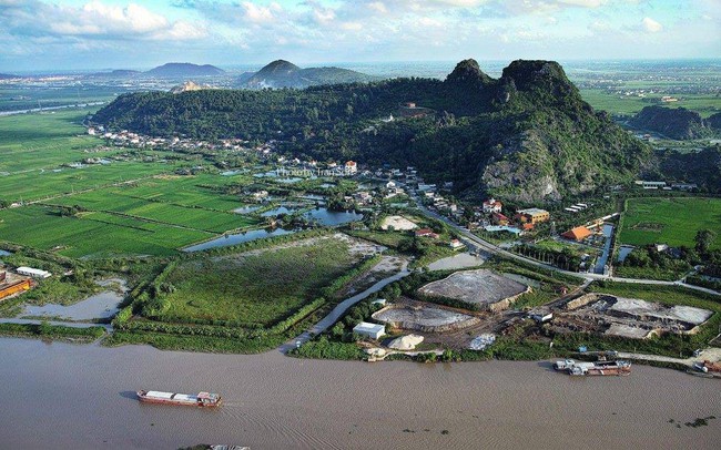 Ngọn núi cao nhất Hải Phòng ẩn chứa vô số hang động, măng đá hình thù kỳ lạ như rồng chầu, hổ phục