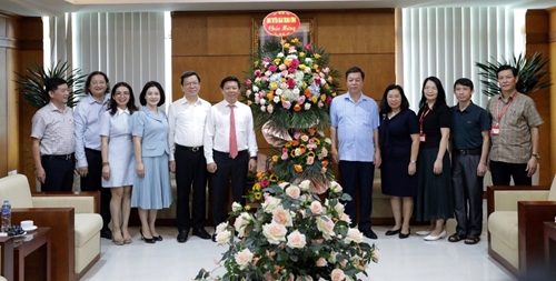 Ban Tuyên giáo Trung ương chúc mừng Ngày truyền thống ngành Xuất bản