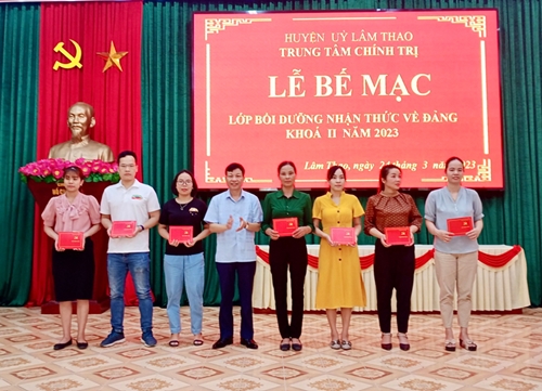 Điều kiện để học lớp cảm tình Đảng