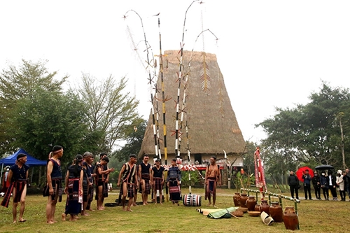 Tuần "Đại đoàn kết - Cội nguồn dân tộc" tại Làng Văn hóa - Du lịch các dân tộc Việt Nam