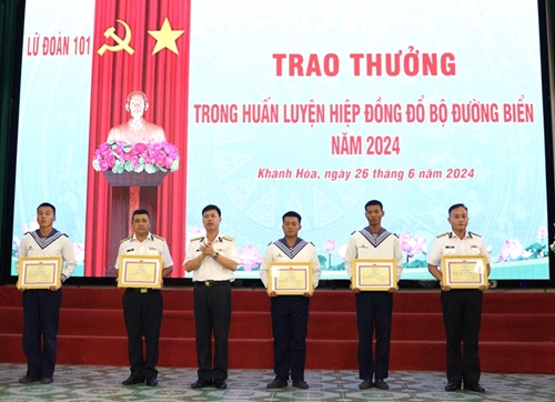 Lữ đoàn 101 thực hiện tốt hoạt động công tác đảng, công tác chính trị