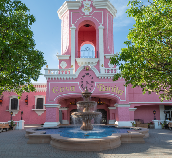 Trey Parker & Matt Stone đến Dish trên “Disneyland of Mexico nhà hàng ở Barkca film Festival Sau đó ‘¡Casa Bonita Mi Amor! ’ Mẫu