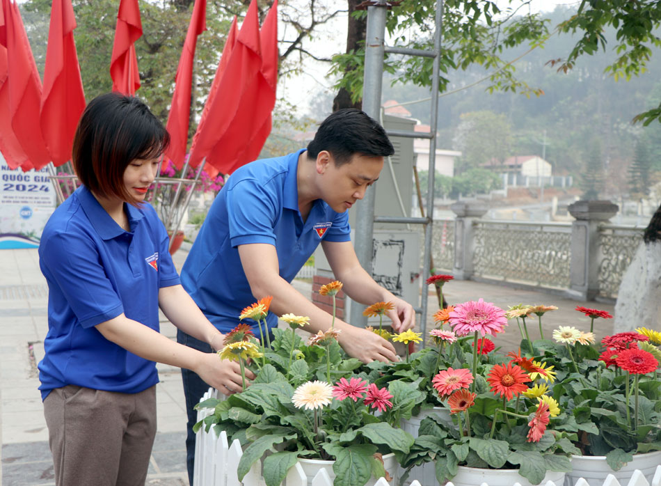 Ngày cao điểm tuổi trẻ chung tay xây dựng nông thôn mới