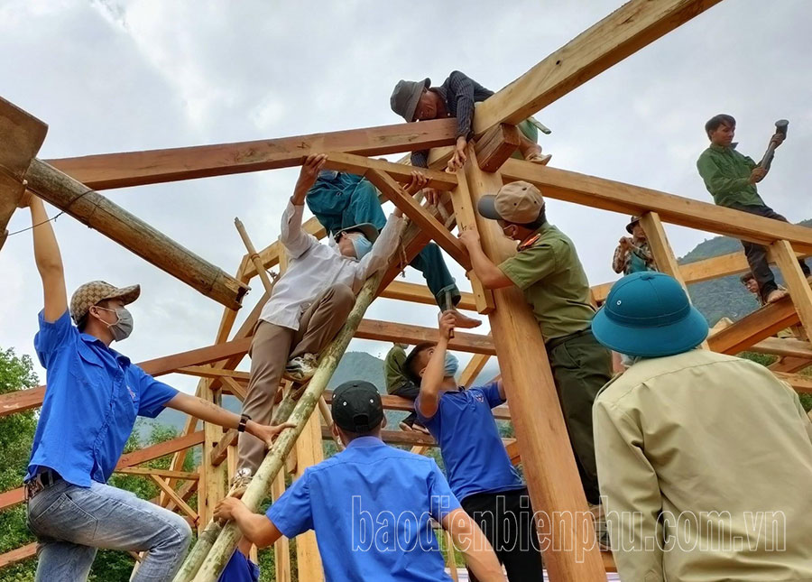 Linh hoạt giải pháp phát triển đảng viên ở Mường Chà