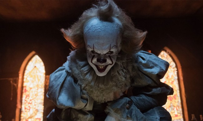 Chào mừng đến với Derry: Bill Skarsg lird trở lại với tư cách Pennywise cho loạt bài prequel