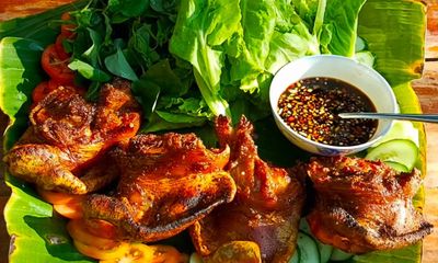 Hãy thử làm món tai heo nướng sa tế vừa đưa cơm lại hợp làm “mồi nhậu”