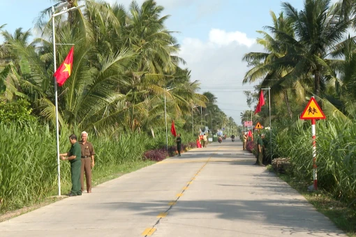 Cựu chiến binh Mỏ Cày Nam thực hiện tuyến đường “Rợp bóng cờ bay”