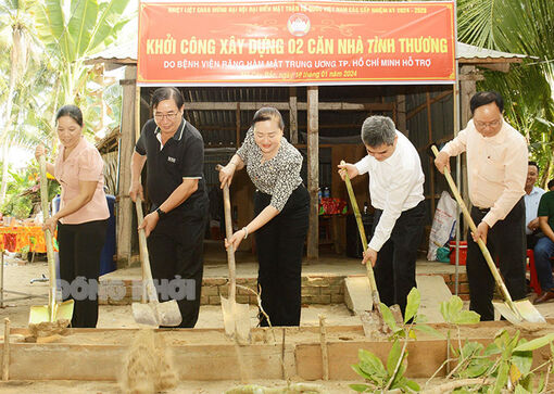 Khởi công xây dựng 2 nhà tình thương và tặng quà Tết cho 200 hộ nghèo