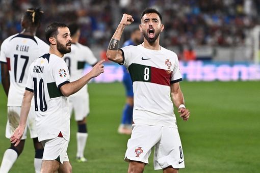 Bruno Fernandes tỏa sáng thay Ronaldo