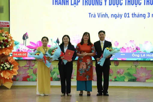 Công bố quyết định xếp hạng Bệnh viện Trường Đại học Trà Vinh - Hạng II và thành lập Trường Y Dược