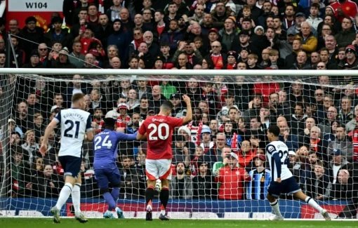 Bruno báo hại thẻ đỏ, MU thua tan nát Tottenham tại Old Trafford