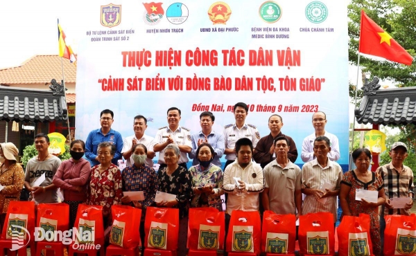 Cảnh sát biển với đồng bào dân tộc, tôn giáo