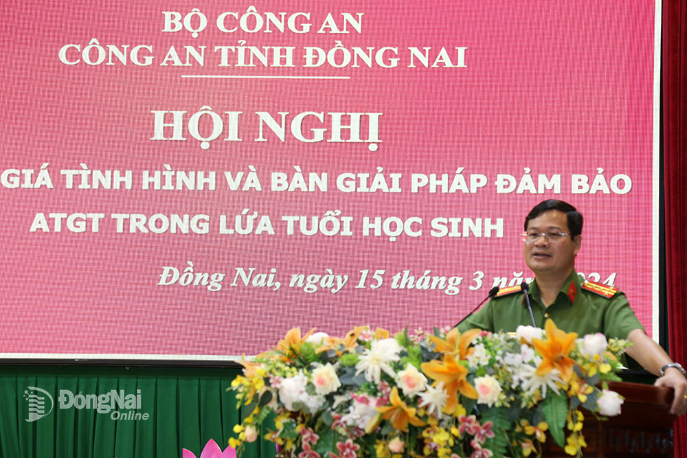 Nghiêm cấm trường học nhận giữ xe mô tô phân khối lớn của học sinh khi chưa đủ tuổi điều khiển