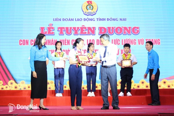 Tuyên dương, khen thưởng gần 500 học sinh Học giỏi, sống tốt