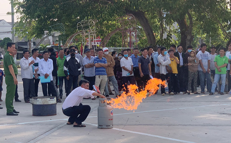 Hơn 200 người dân tham gia huấn luyện, bồi dưỡng nghiệp vụ phòng cháy, chữa cháy