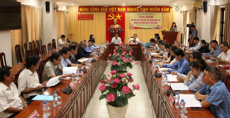 Tọa đàm “Phát huy giá trị văn hóa, con người Đồng Tháp trong hoạt động văn học, nghệ thuật”