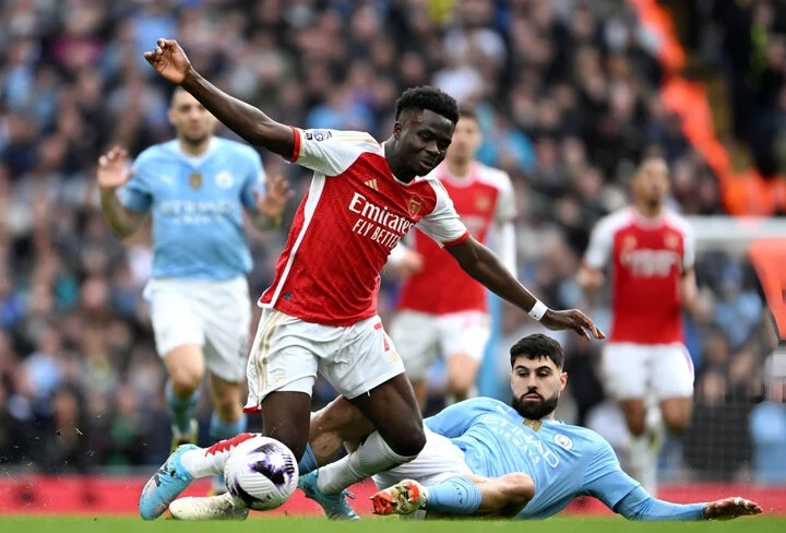 Man City hòa Arsenal, Liverpool chiếm ngôi đầu bảng Ngoại Hạng Anh