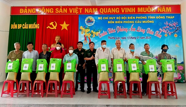 Ấm áp Chương trình “Xuân Biên phòng - Ấm lòng dân bản”