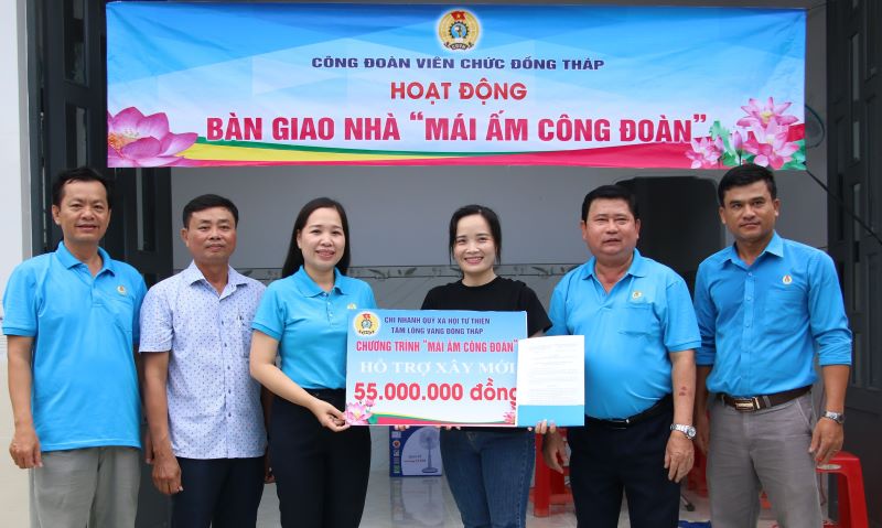 Trao “Mái ấm Công đoàn” cho đoàn viên có hoàn cảnh khó khăn