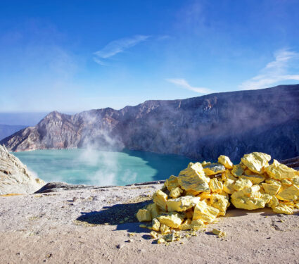 Sulfur may have played a key role in the origin of life on Earth