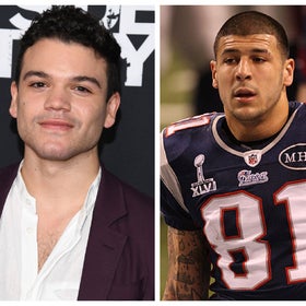 'Câu chuyện thể thao Mỹ': Josh Andrés Rivera vào vai Aaron Hernandez, Patrick Schwarzenegger trong vai Tim Tebow