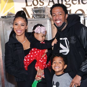 Nick Cannon chia sẻ tấm thiệp Giáng sinh đáng yêu với Brittany Bell và các con của họ