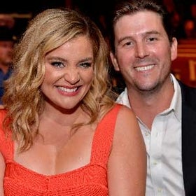 Lauren Alaina kết hôn với Cam Arnold trong đám cưới ở Nashville