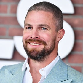 Stephen Amell Diễn viên trong phần ngoại truyện của 'Suits' 'Suits: L.A.'