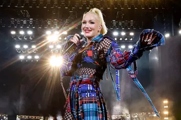 Gwen Stefani nhắm vào bài hát mới: 'Anh làm ngạt thở thế giới của tôi'