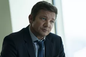 Jeremy Renner trở lại làm việc một năm sau tai nạn máy xúc tuyết