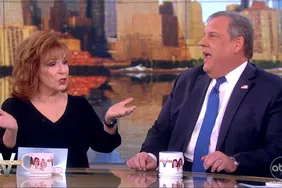 Joy Behar tha thứ cho mối thù 'tàn bạo' của Chris Christie vì giờ đây anh ta là kẻ thù của Donald Trump