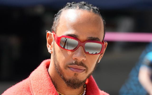 Hamilton phá vỡ sự im lặng khi Ferrari thông báo ký hợp đồng với ngôi sao F1