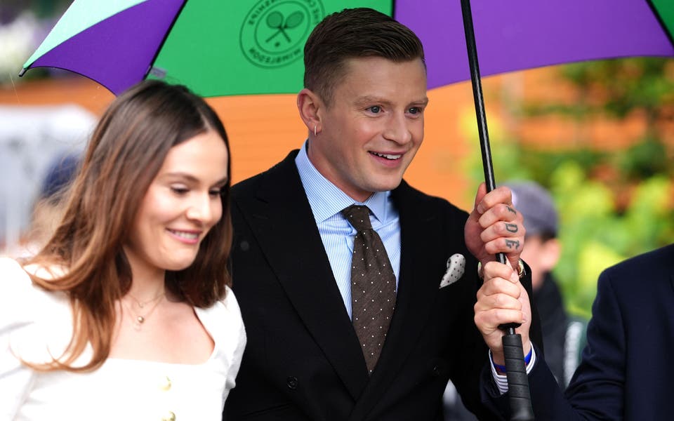 Bạn gái của Adam Peaty, Holly Ramsay, ‘ rất khâm phục ông sau huy chương Olympic