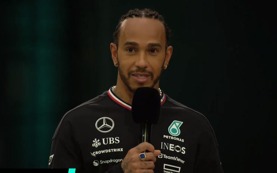 Hamilton lần đầu tiên lên tiếng kể từ khi thế giới F1 choáng váng trước động thái của Ferrari