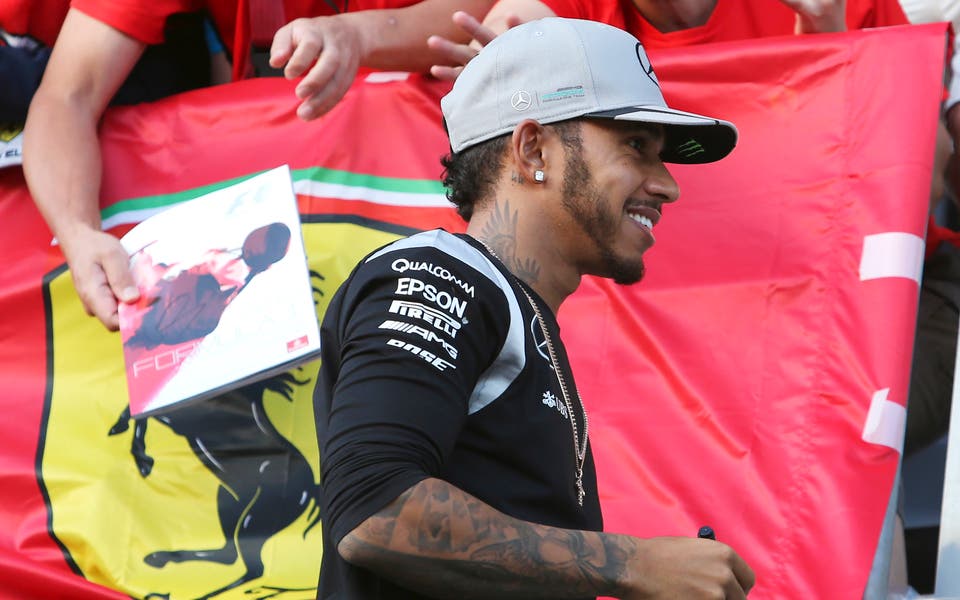 Lewis Hamilton xếp hàng để gây sốc khi chuyển sang Ferrari vào năm 2025