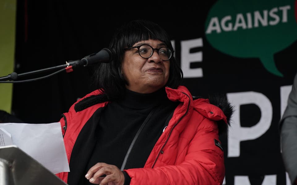 Diane Abbott giành được sự ủng hộ của Angela Rayner và mối thù của Labour