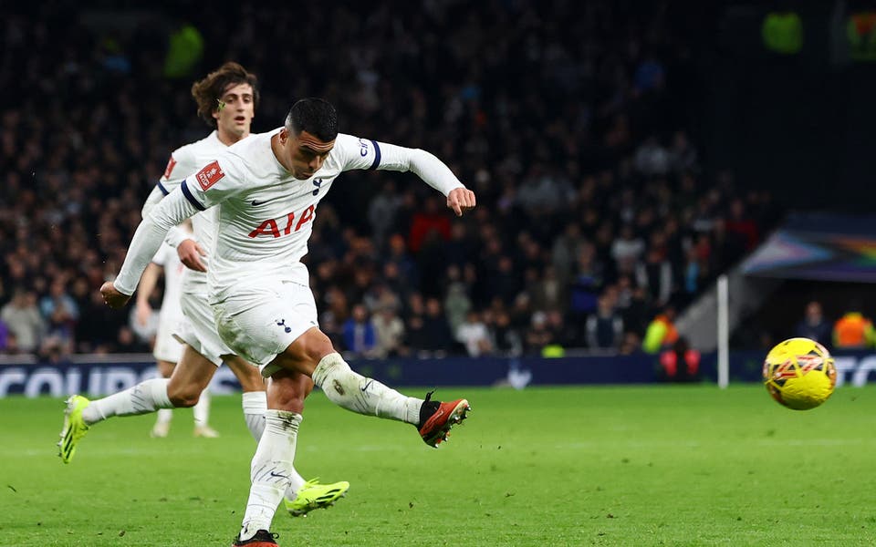 Cú sốc của Porro đưa Tottenham vào vòng 4 FA Cup