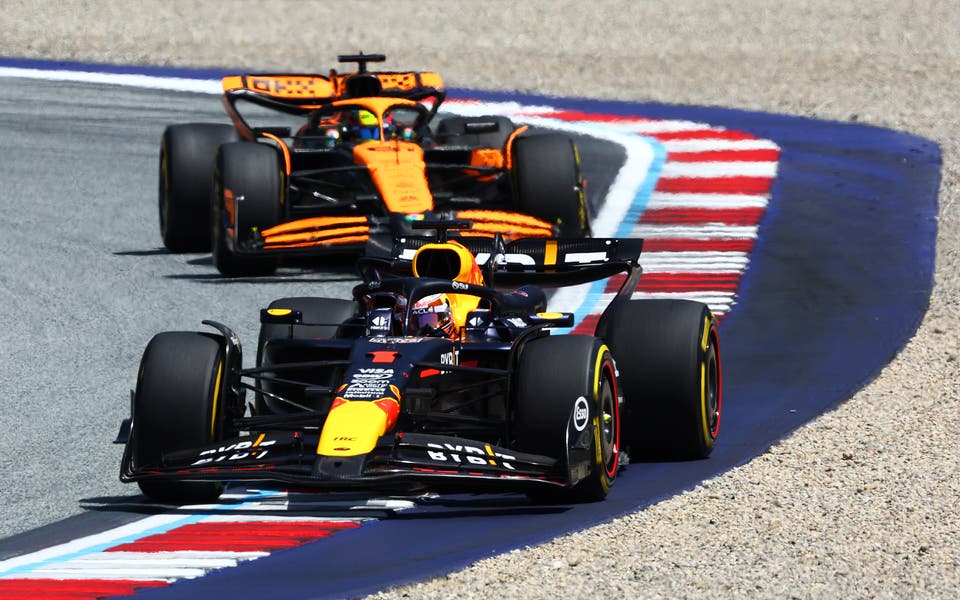 Verstappen đánh bại Piatri và Norris trong cuộc đua chạy nước rút của người Áo