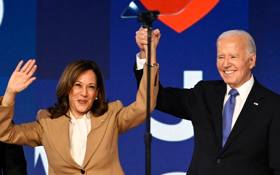 Joe Biden chuyền đuốc cho Kamala Harris trong bài phát biểu chia tay DNC