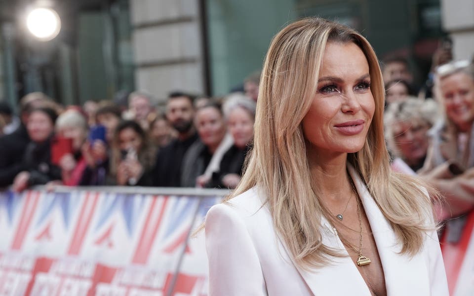 Amanda Holden phía trước trang mạng mới