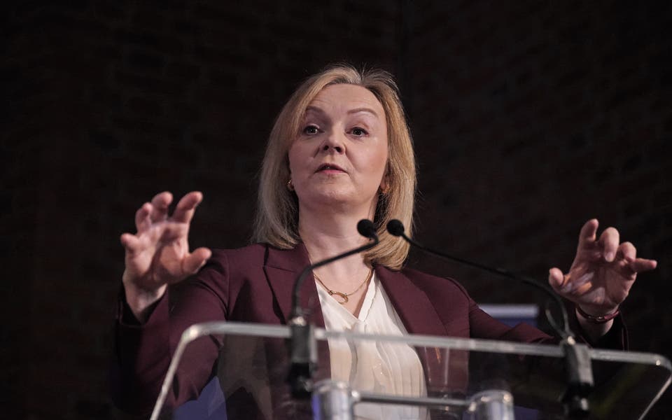 Liz Truss: Đừng trách tôi là Cảnh sát trưởng chỉ vì tiền của tôi