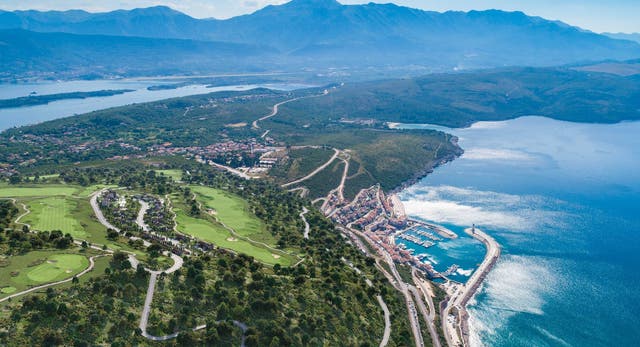 Những ngôi nhà ven biển được thiết kế cho sân golf đầu tiên của Montenegro