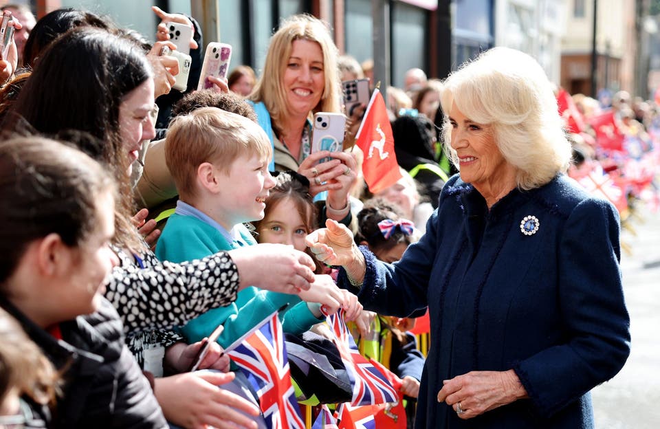 Queen visits Isle of Man as she steps up for King