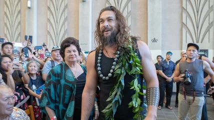 Thức ăn Hawaii yêu thích của Jason Momoa là thực phẩm phải có trong chuyến thăm tiếp theo của bạn đến quần đảo