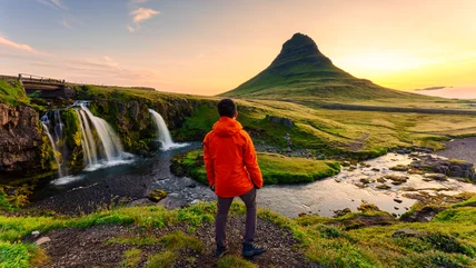 Đây là cách viếng thăm Iceland bằng một dây giày, theo Rick Steves