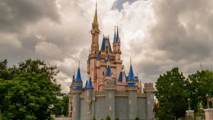 Tại sao Disney World từ chối đặt gương trong phòng tắm của họ