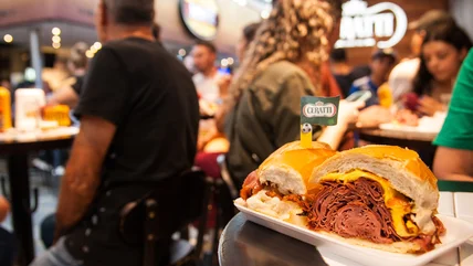 Không có chuyến đi Brazil nào hoàn thành mà không có món bánh sandwich yêu thích của Anthony Bourdain