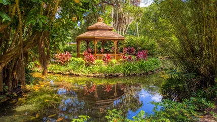 One Of Florida's Best-Kept Secret Spots Is A Beachfront State Park With Gorgeous Gardens